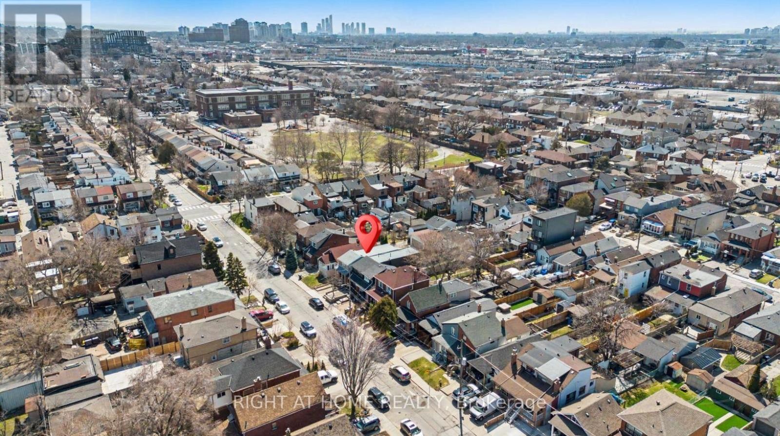 












174 ROSETHORN AVENUE

,
Toronto (Weston-Pellam Park),




Ontario
M6N3L4

