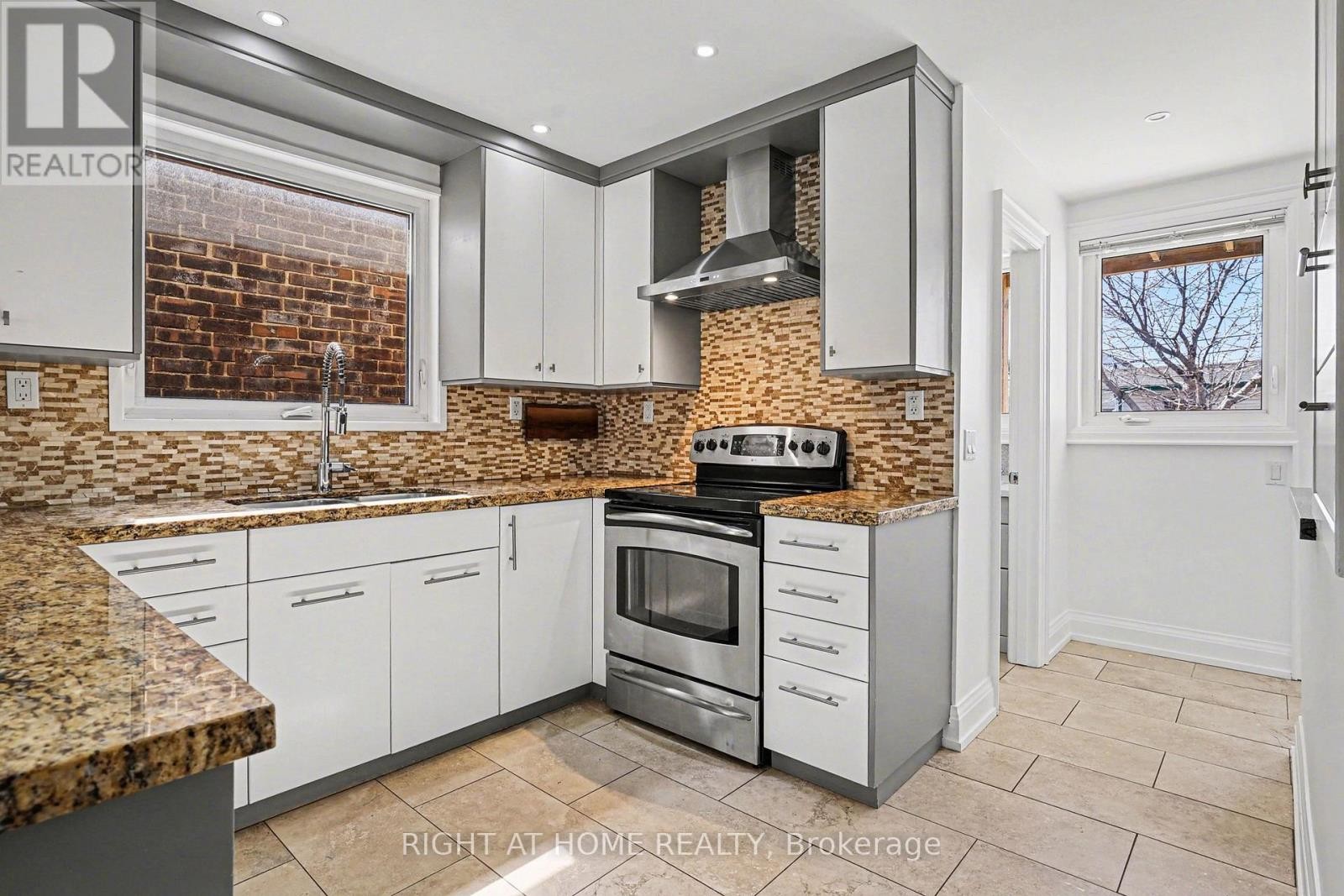












174 ROSETHORN AVENUE

,
Toronto (Weston-Pellam Park),




Ontario
M6N3L4

