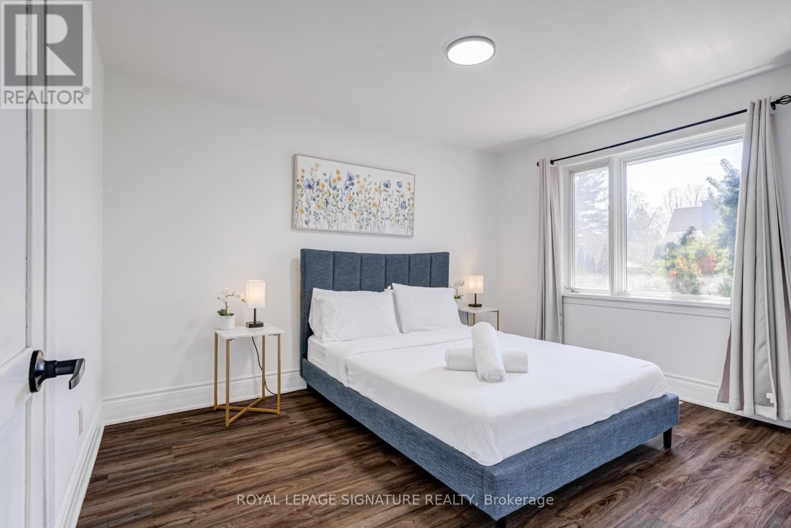 












411 MAPLEHURST AVENUE

,
Oakville (WO West),




Ontario
L6L4Y3

