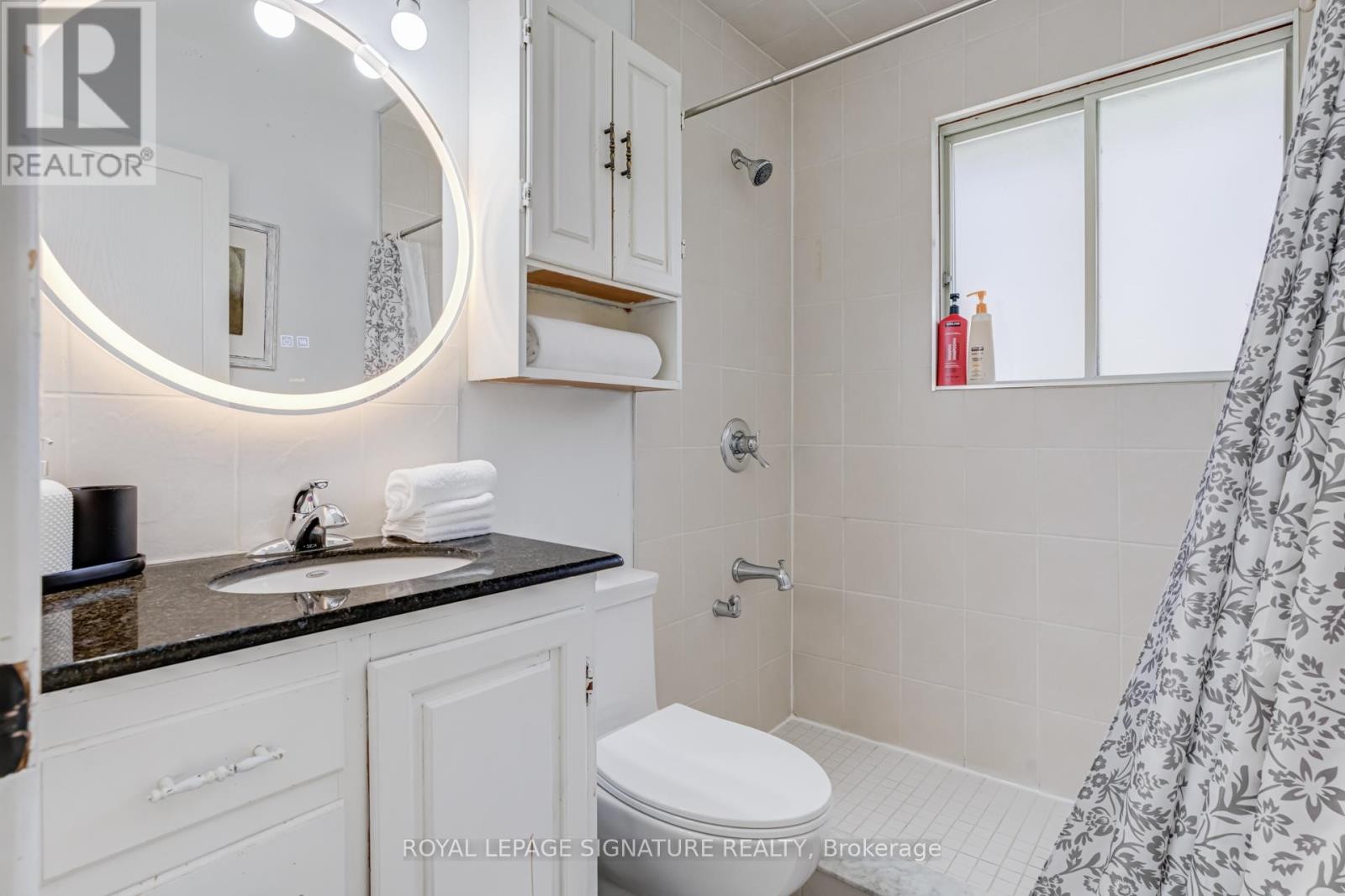 












411 MAPLEHURST AVENUE

,
Oakville (WO West),




Ontario
L6L4Y3


