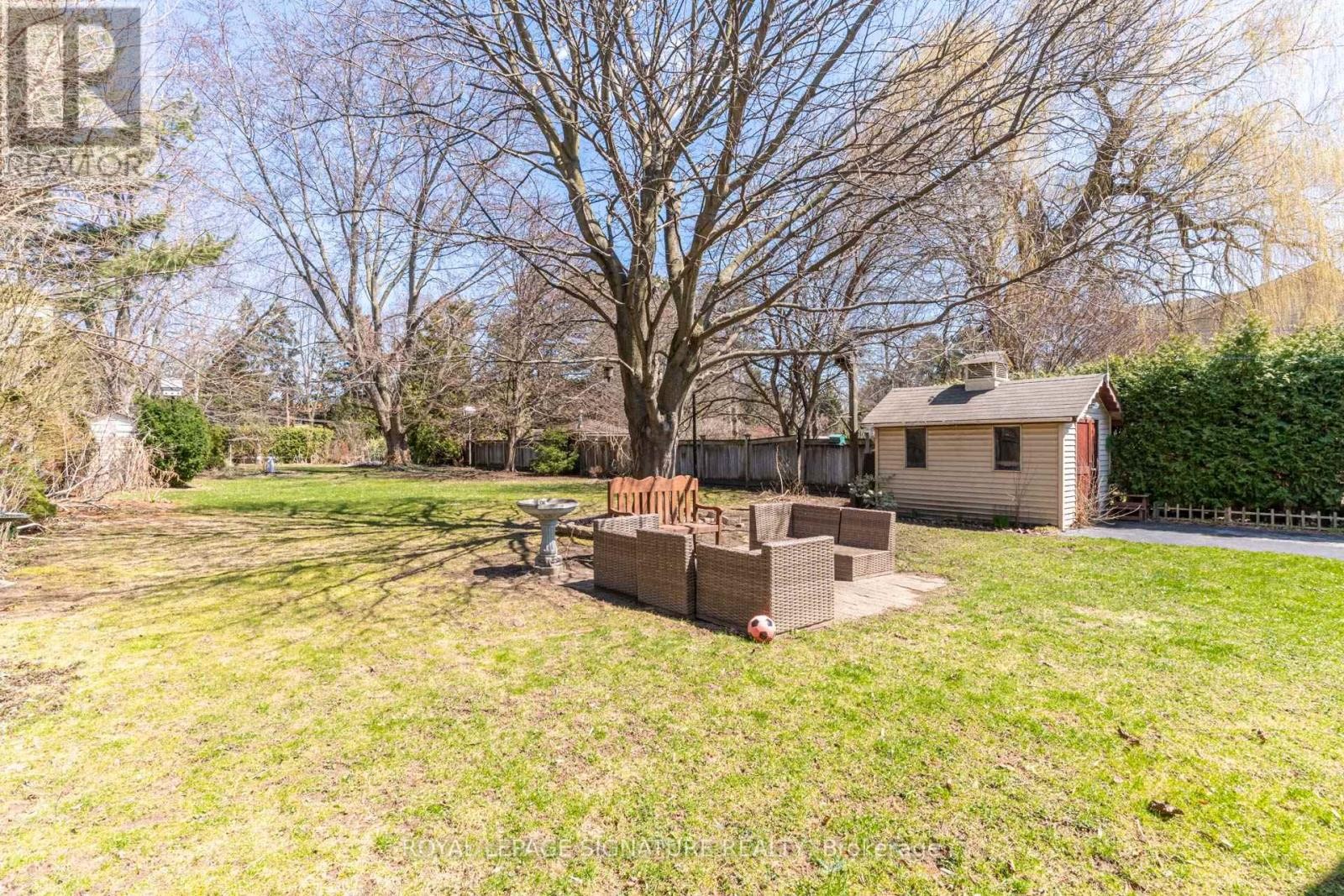 












411 MAPLEHURST AVENUE

,
Oakville (WO West),




Ontario
L6L4Y3

