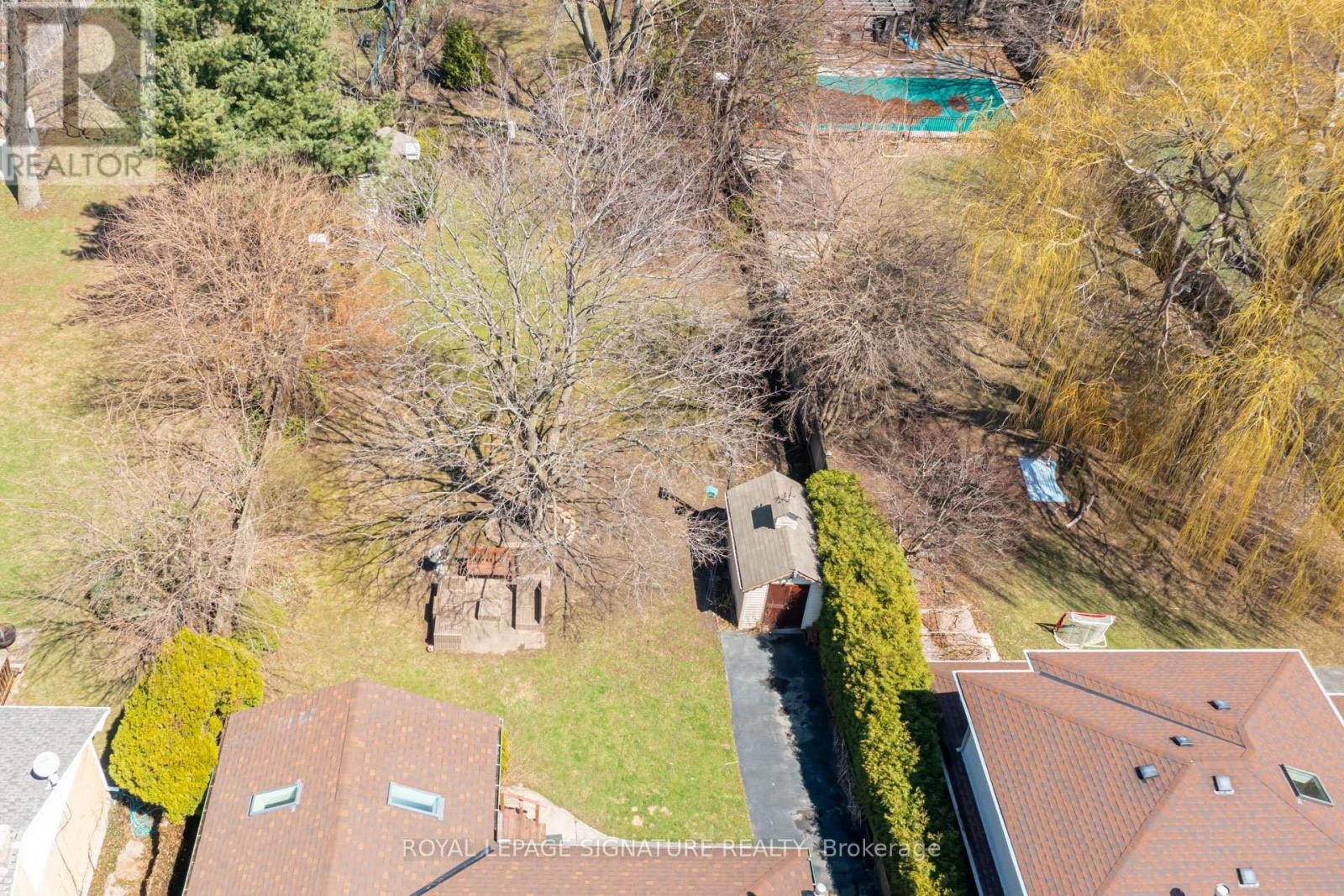 












411 MAPLEHURST AVENUE

,
Oakville (WO West),




Ontario
L6L4Y3

