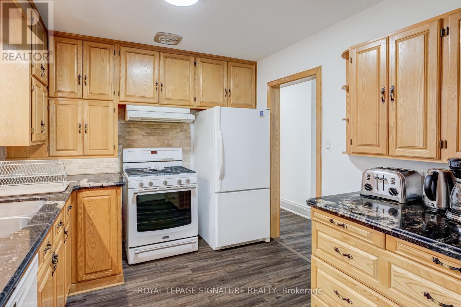 












411 MAPLEHURST AVENUE

,
Oakville (WO West),




Ontario
L6L4Y3

