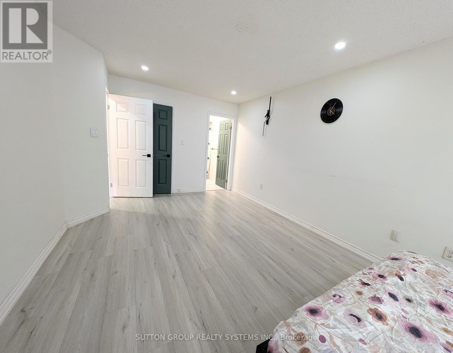 












1411 TOBYN DRIVE

,
Burlington (Tansley),




Ontario
L7M4V7

