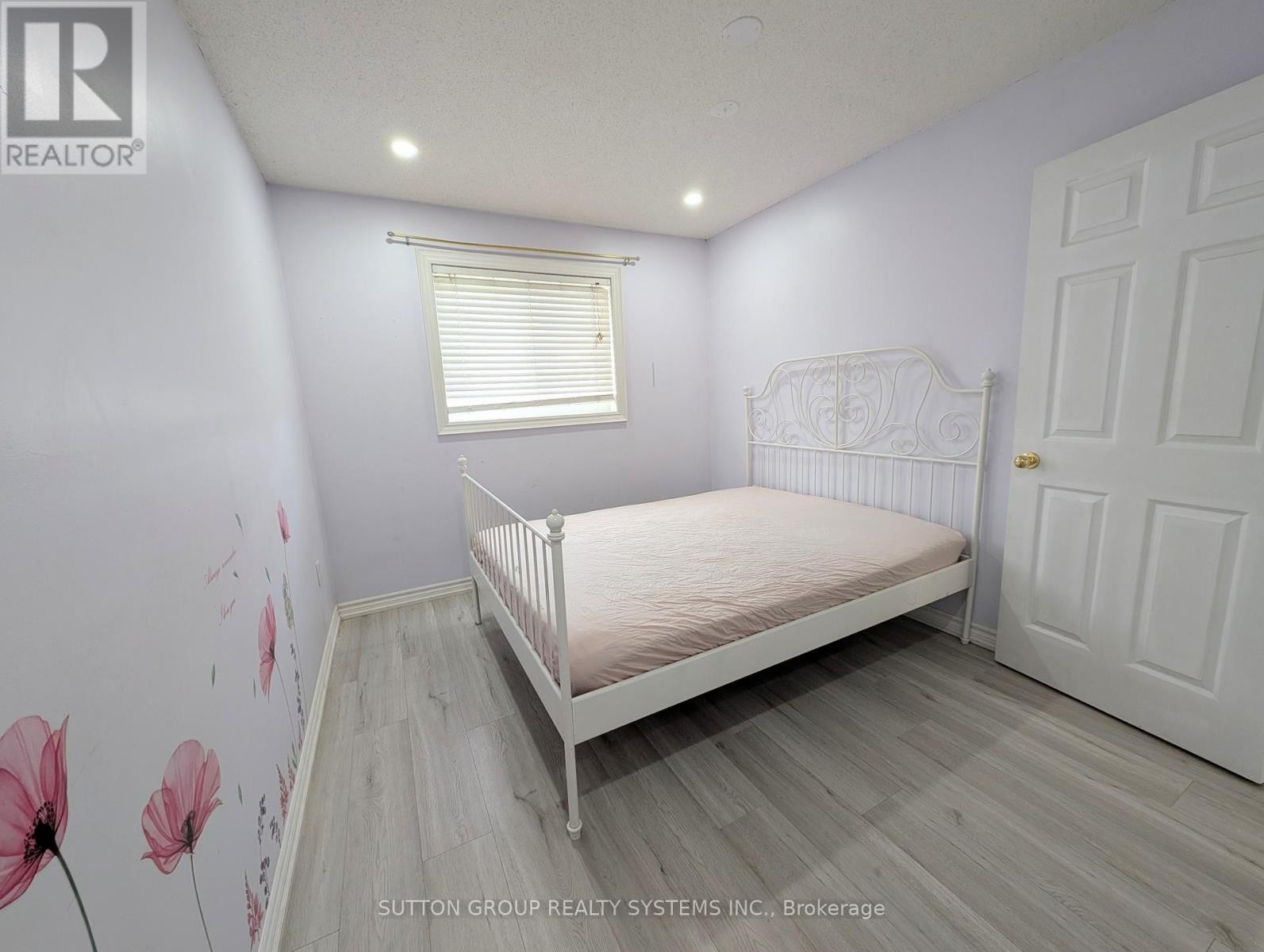 












1411 TOBYN DRIVE

,
Burlington (Tansley),




Ontario
L7M4V7

