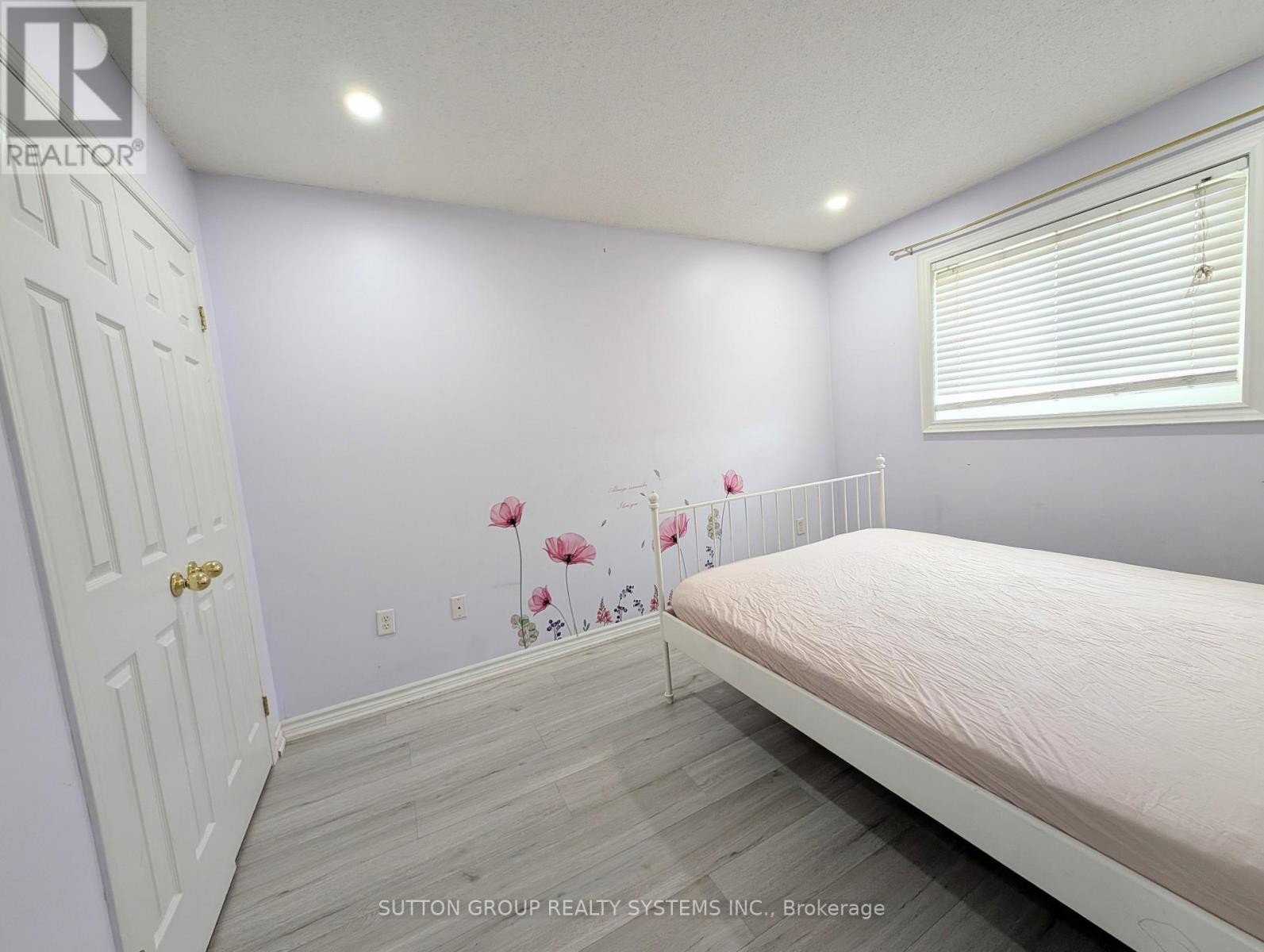 












1411 TOBYN DRIVE

,
Burlington (Tansley),




Ontario
L7M4V7

