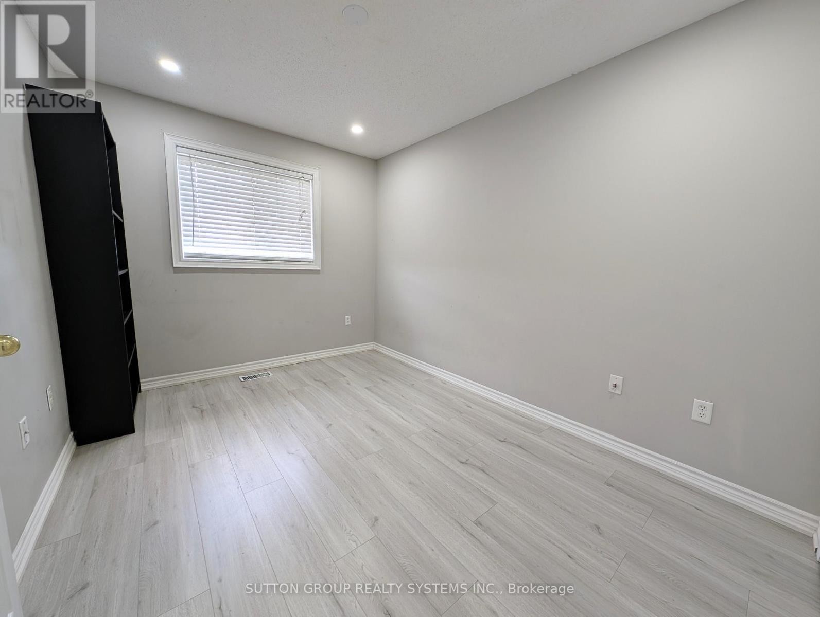 












1411 TOBYN DRIVE

,
Burlington (Tansley),




Ontario
L7M4V7

