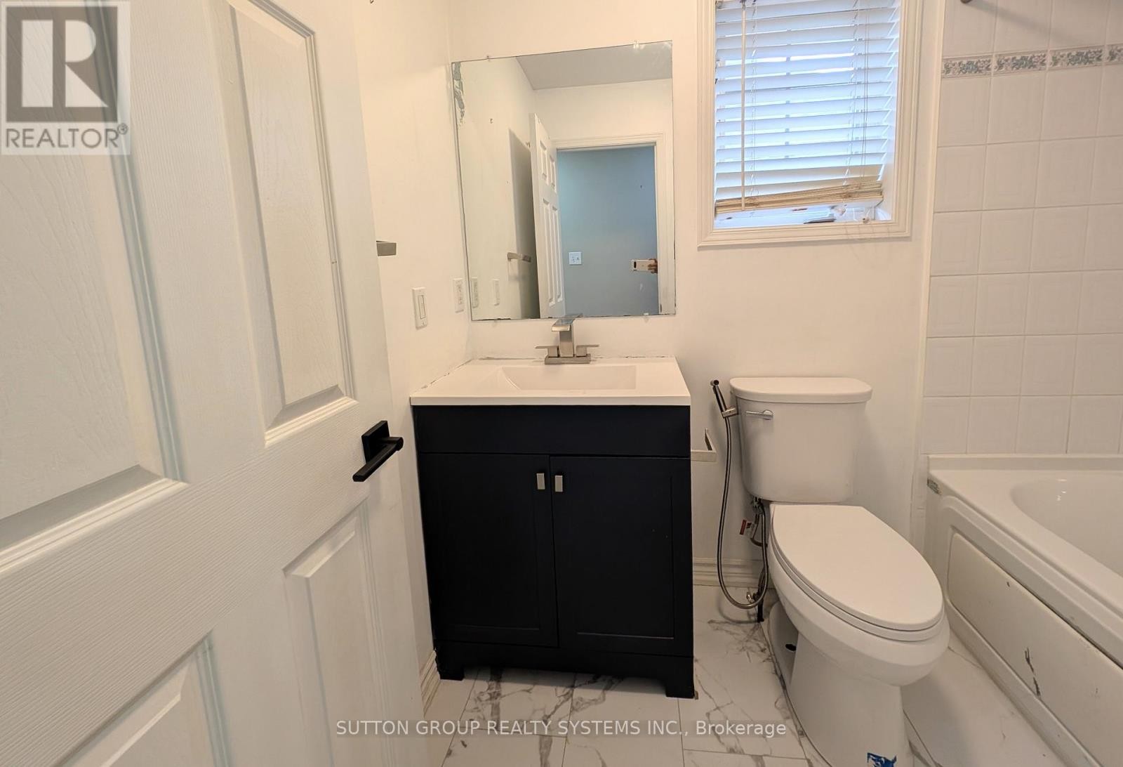 












1411 TOBYN DRIVE

,
Burlington (Tansley),




Ontario
L7M4V7

