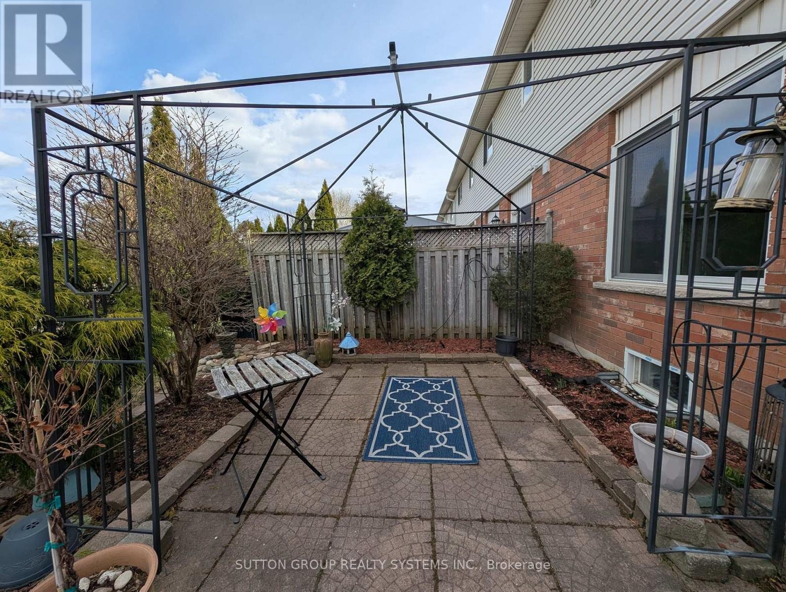 












1411 TOBYN DRIVE

,
Burlington (Tansley),




Ontario
L7M4V7

