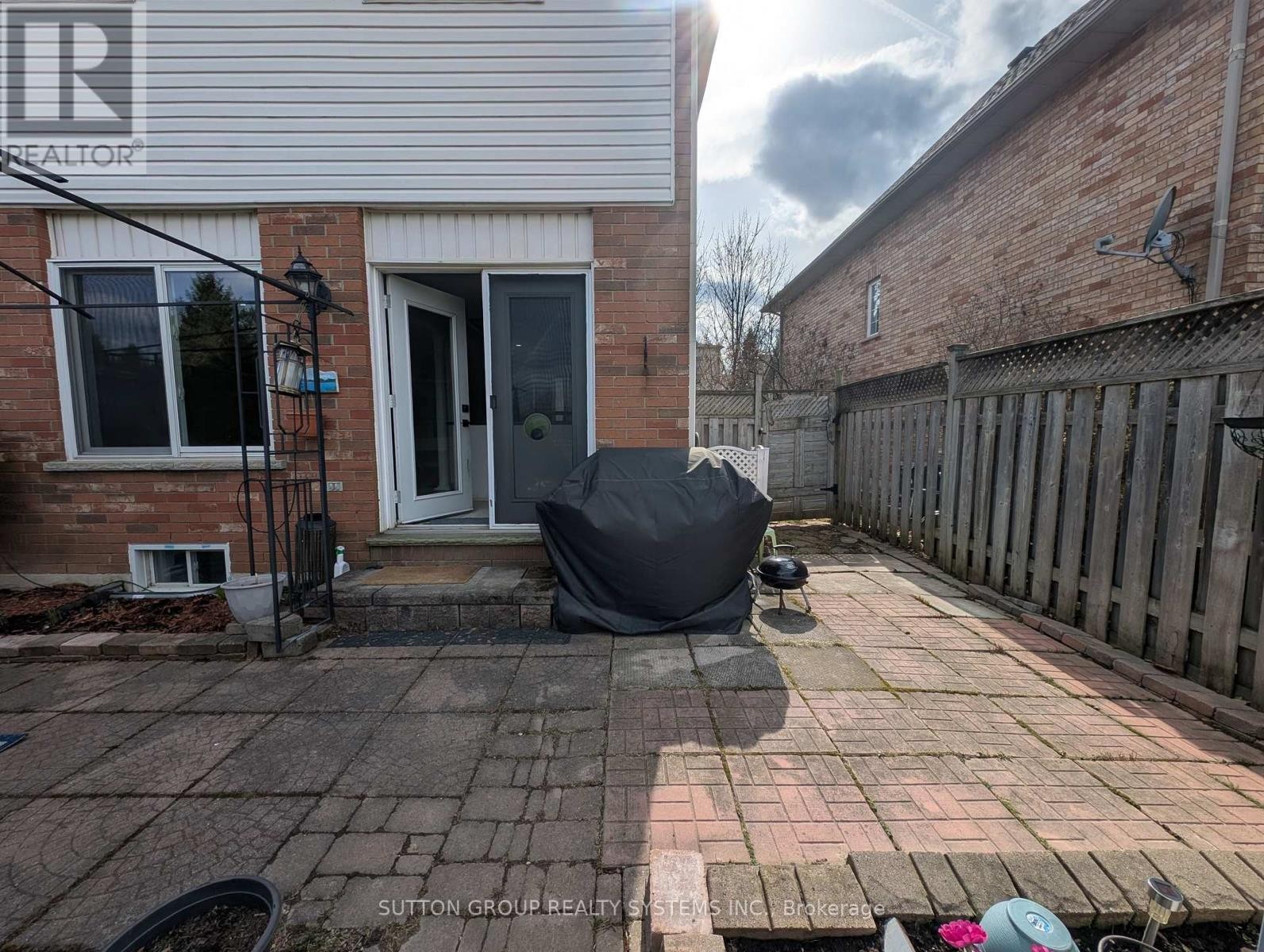 












1411 TOBYN DRIVE

,
Burlington (Tansley),




Ontario
L7M4V7

