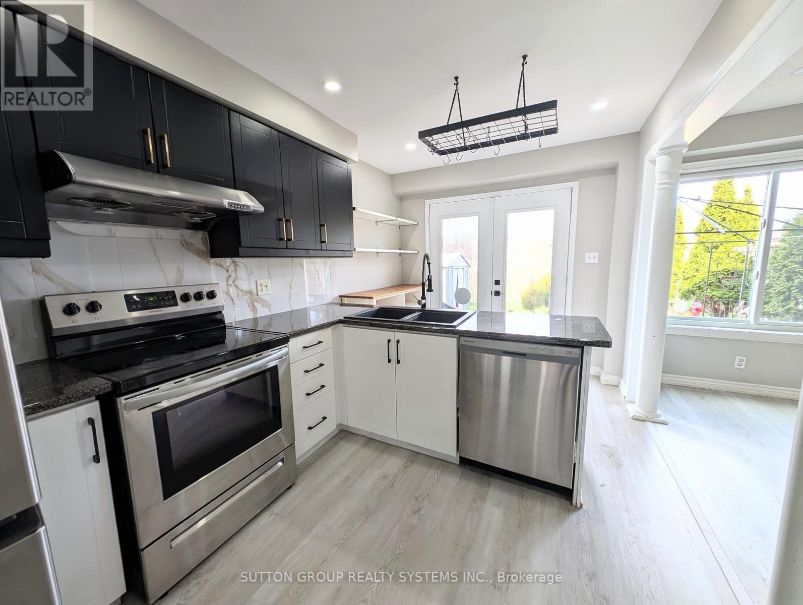












1411 TOBYN DRIVE

,
Burlington (Tansley),




Ontario
L7M4V7

