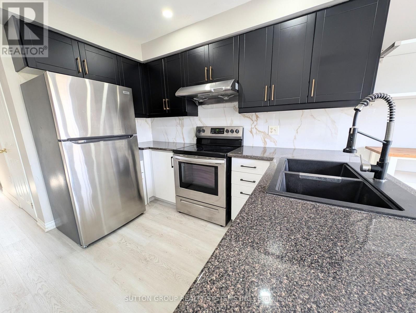 












1411 TOBYN DRIVE

,
Burlington (Tansley),




Ontario
L7M4V7

