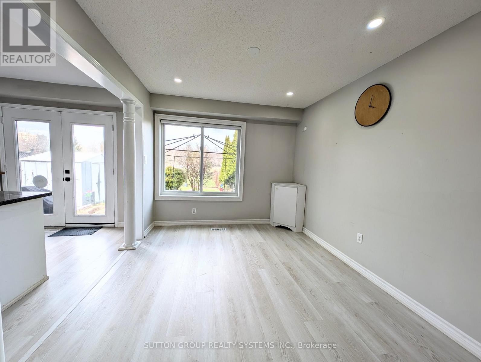 












1411 TOBYN DRIVE

,
Burlington (Tansley),




Ontario
L7M4V7


