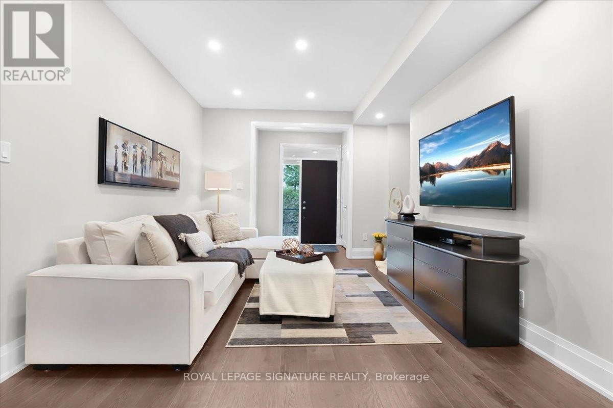 












19 - 3042 CREEKSHORE COMMON

,
Oakville (GO Glenorchy),




Ontario
L6M0Y6

