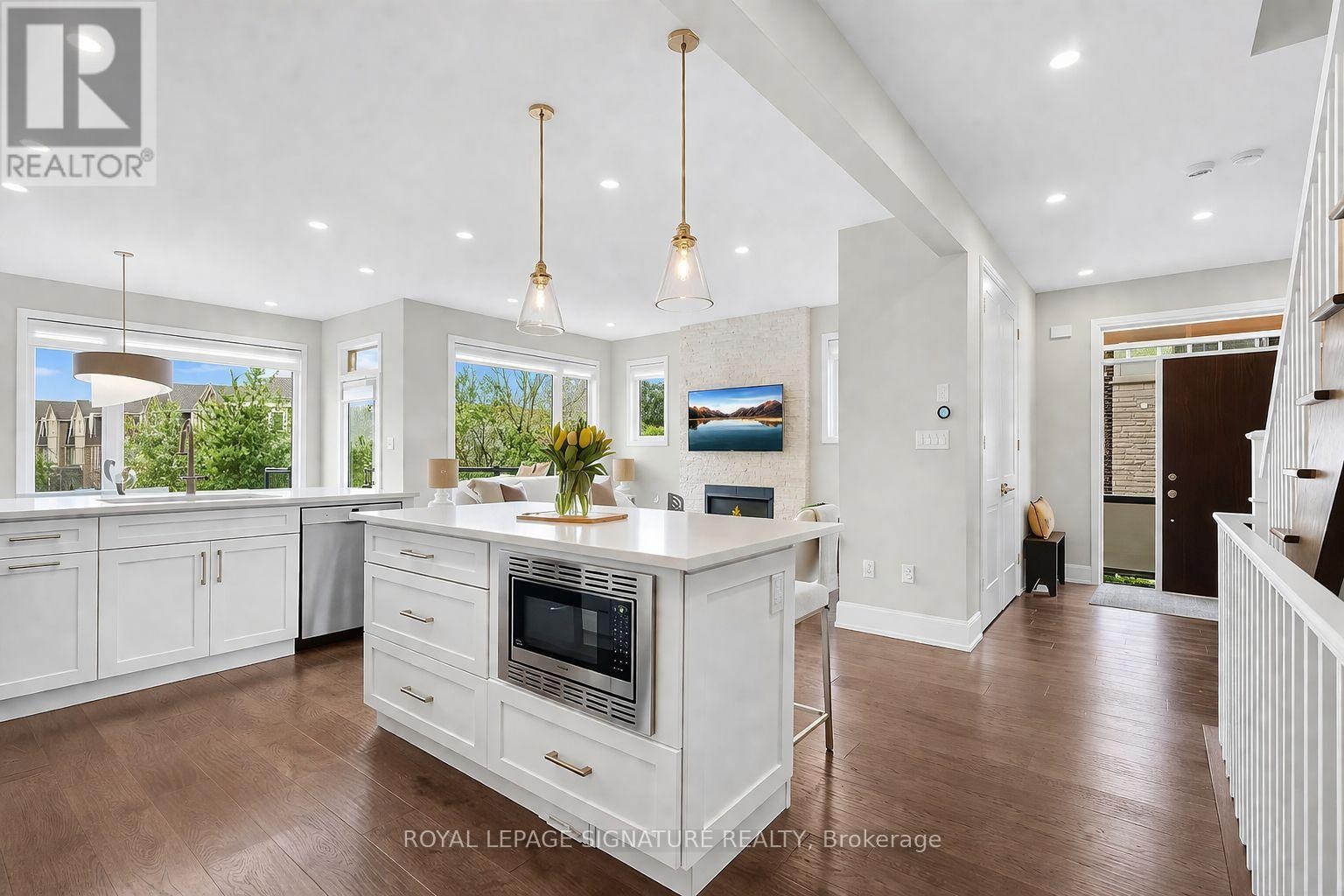 












19 - 3042 CREEKSHORE COMMON

,
Oakville (GO Glenorchy),




Ontario
L6M0Y6

