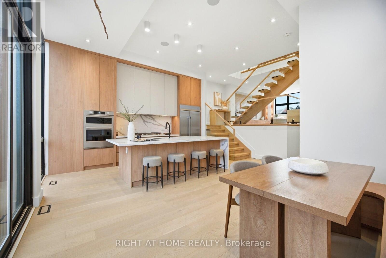 












287 VALERMO DRIVE

,
Toronto (Alderwood),




Ontario
M8W2L2

