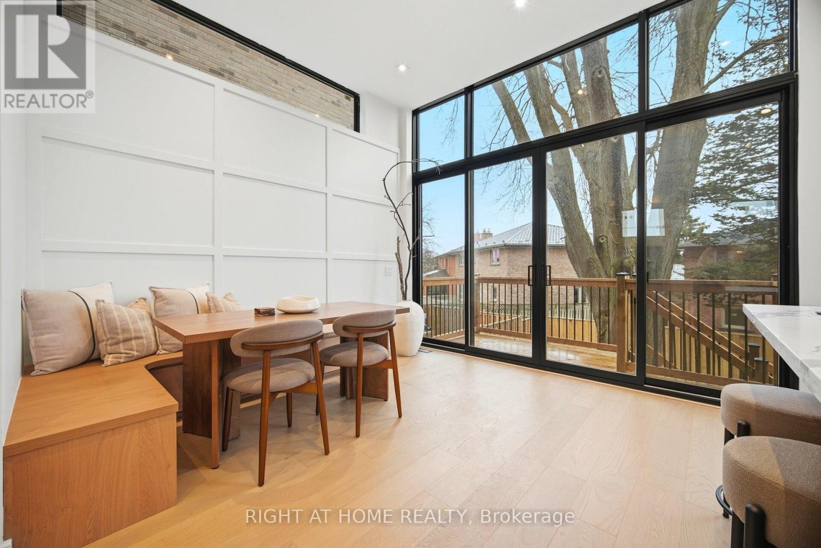 












287 VALERMO DRIVE

,
Toronto (Alderwood),




Ontario
M8W2L2

