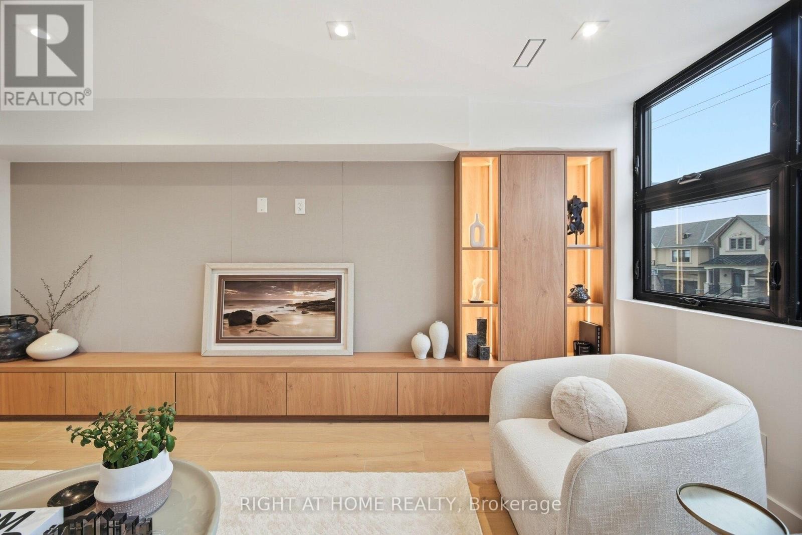 












287 VALERMO DRIVE

,
Toronto (Alderwood),




Ontario
M8W2L2

