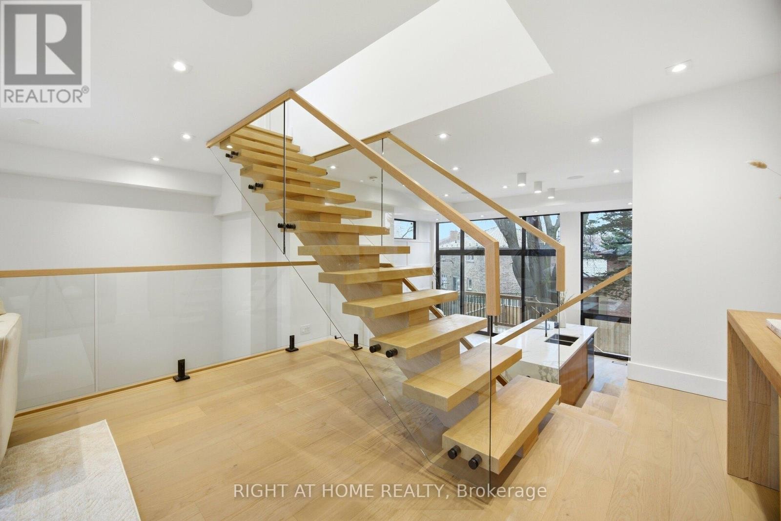 












287 VALERMO DRIVE

,
Toronto (Alderwood),




Ontario
M8W2L2

