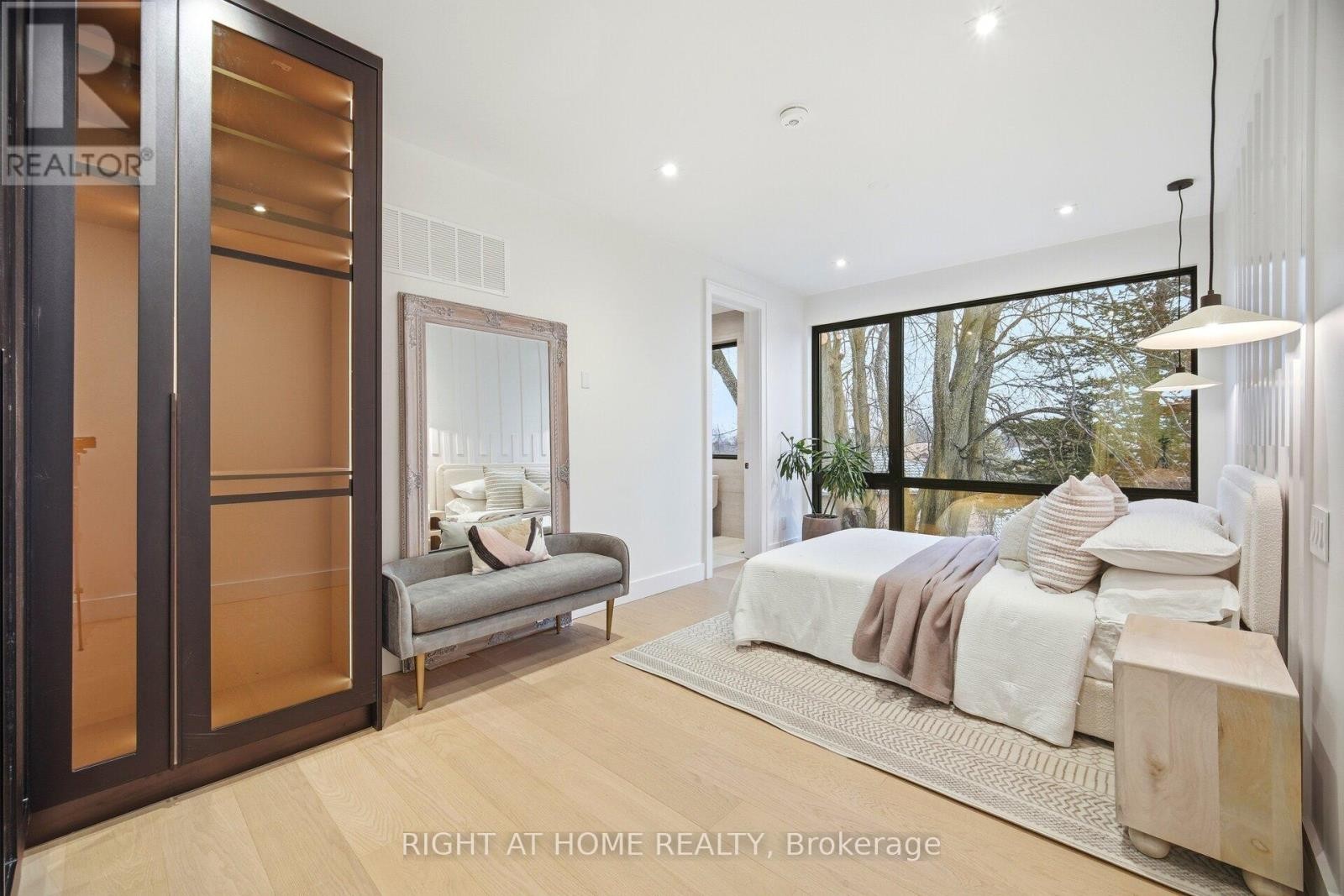 












287 VALERMO DRIVE

,
Toronto (Alderwood),




Ontario
M8W2L2

