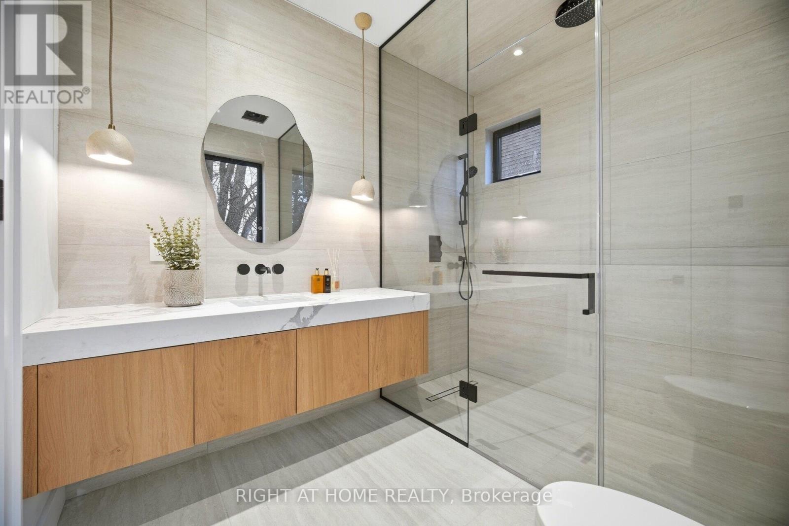 












287 VALERMO DRIVE

,
Toronto (Alderwood),




Ontario
M8W2L2

