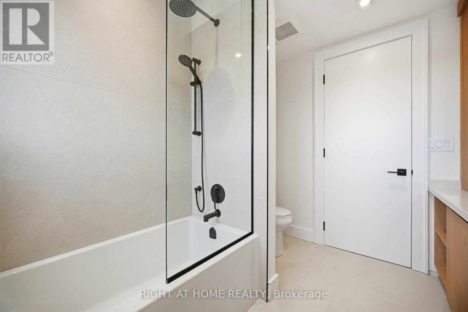 












287 VALERMO DRIVE

,
Toronto (Alderwood),




Ontario
M8W2L2

