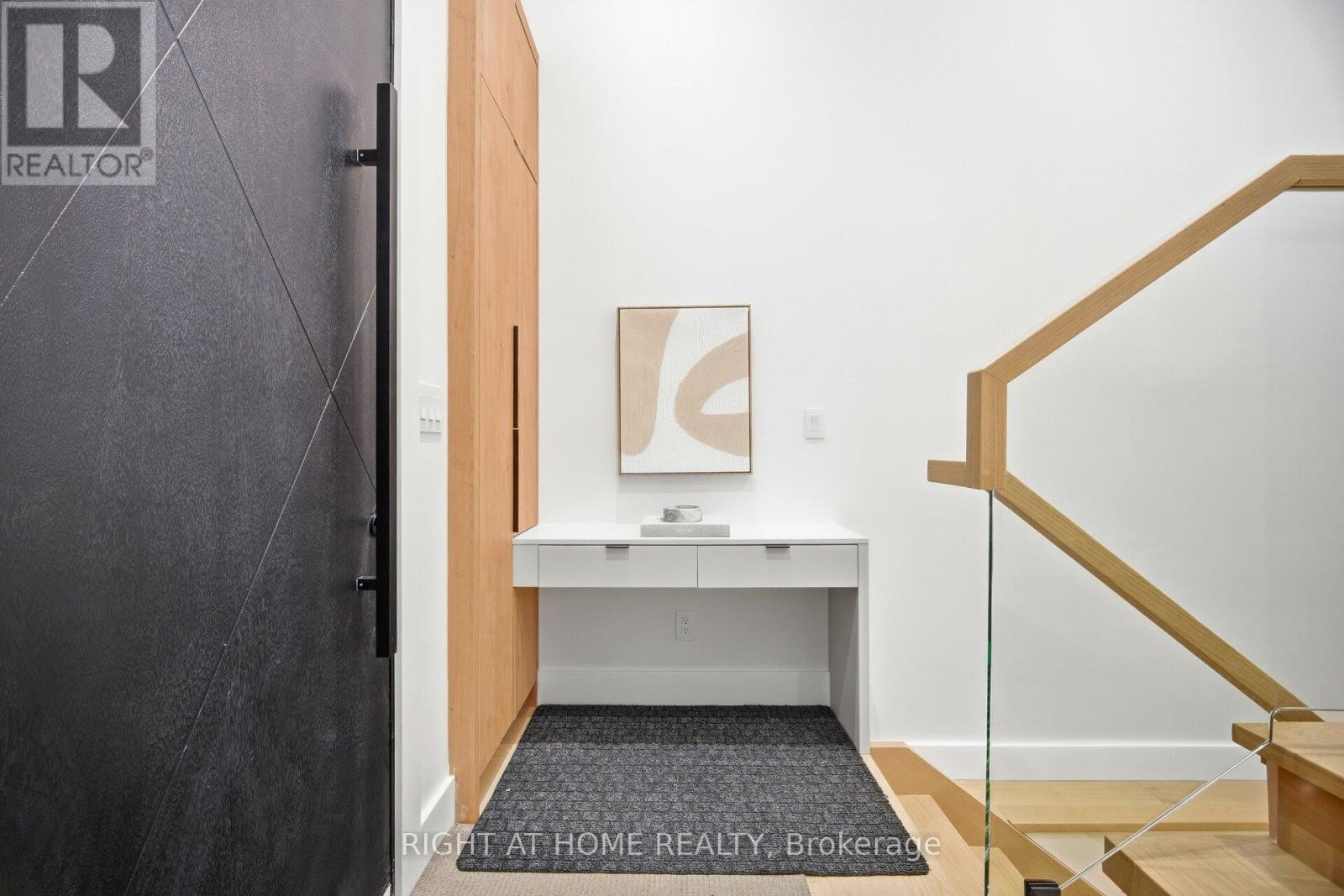 












287 VALERMO DRIVE

,
Toronto (Alderwood),




Ontario
M8W2L2

