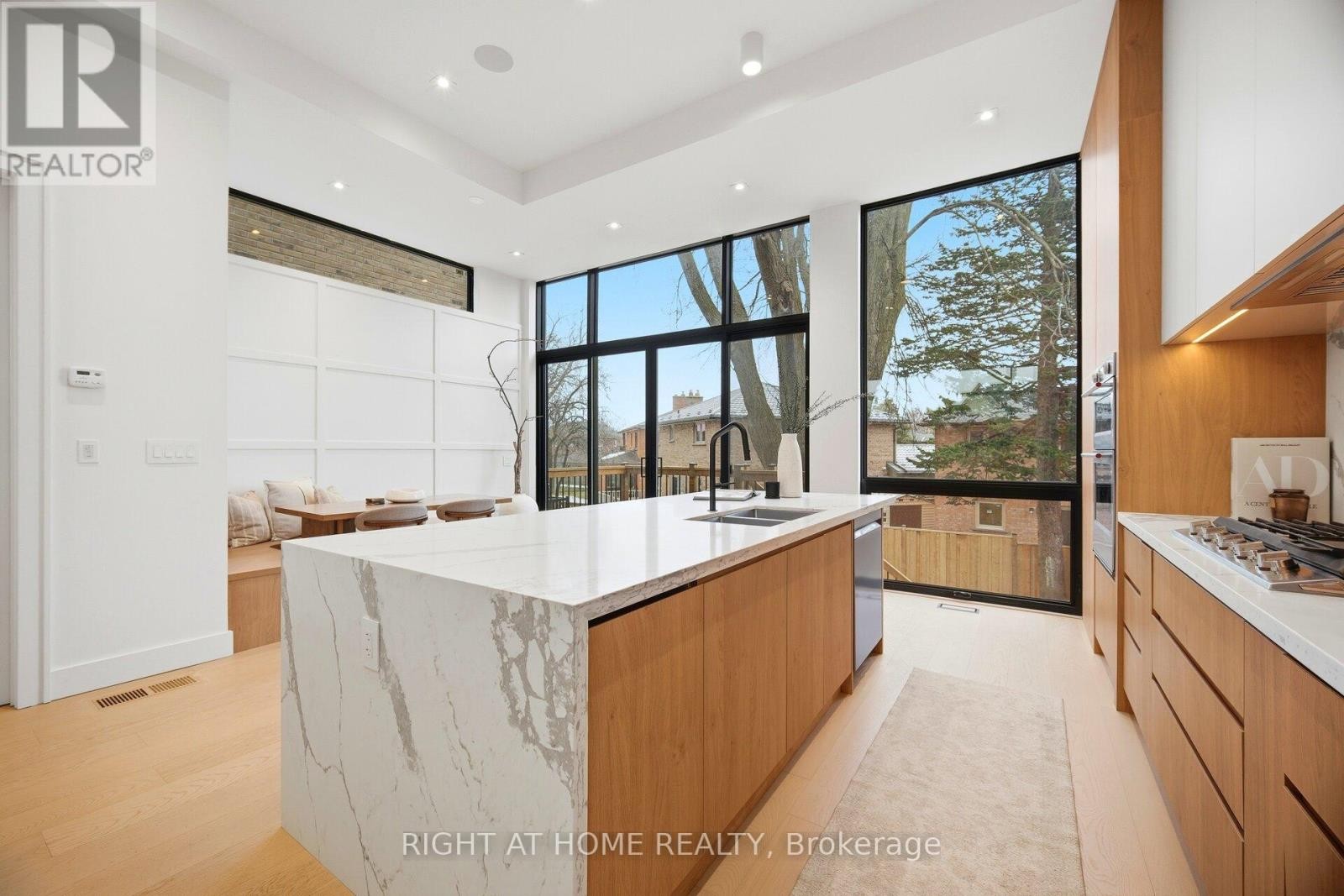 












287 VALERMO DRIVE

,
Toronto (Alderwood),




Ontario
M8W2L2

