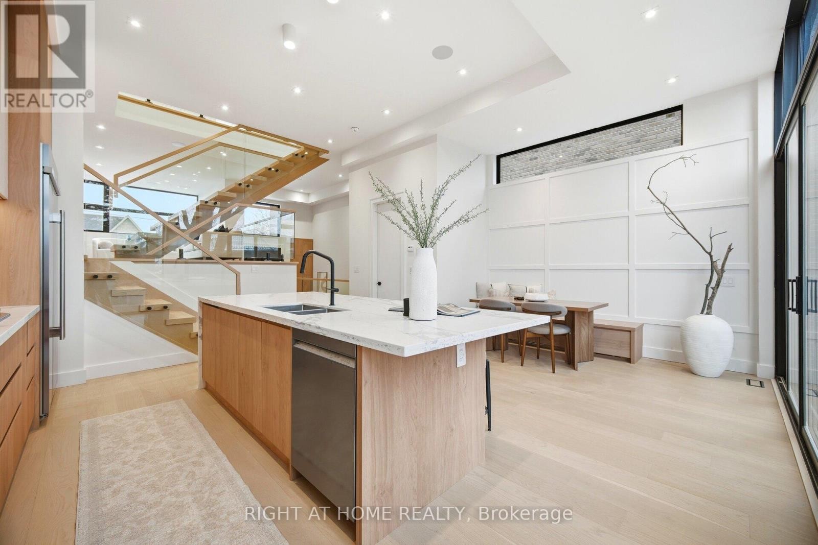 












287 VALERMO DRIVE

,
Toronto (Alderwood),




Ontario
M8W2L2

