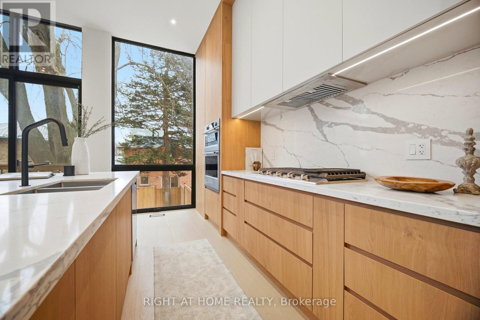 












287 VALERMO DRIVE

,
Toronto (Alderwood),




Ontario
M8W2L2

