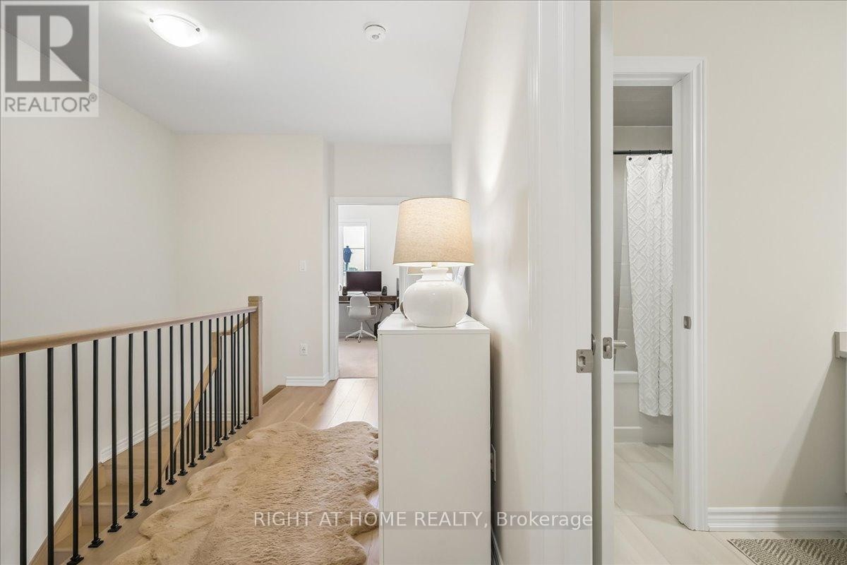 












2092 ELLERSTON COMMON

,
Burlington (Tyandaga),




Ontario
L7P0V6

