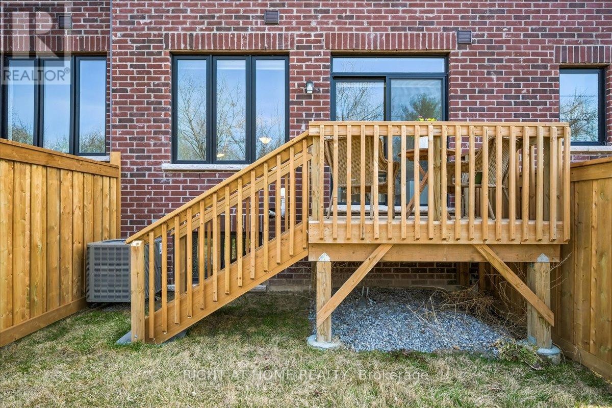 












2092 ELLERSTON COMMON

,
Burlington (Tyandaga),




Ontario
L7P0V6

