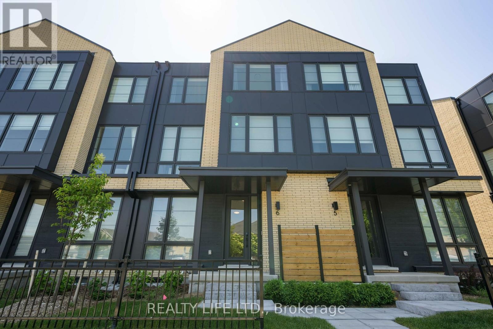 












6 - 2273 TURNBERRY ROAD

,
Burlington (Rose),




Ontario
L7M2B2

