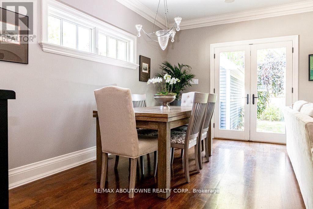 












44 HEAD STREET

,
Oakville (CO Central),




Ontario
L6K1L5

