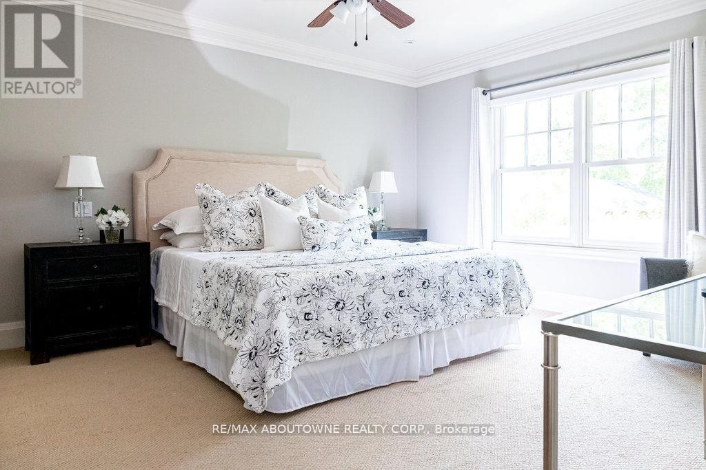 












44 HEAD STREET

,
Oakville (CO Central),




Ontario
L6K1L5

