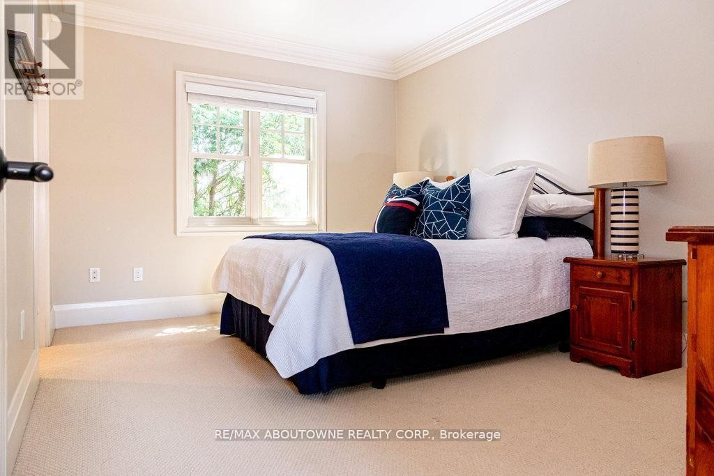 












44 HEAD STREET

,
Oakville (CO Central),




Ontario
L6K1L5

