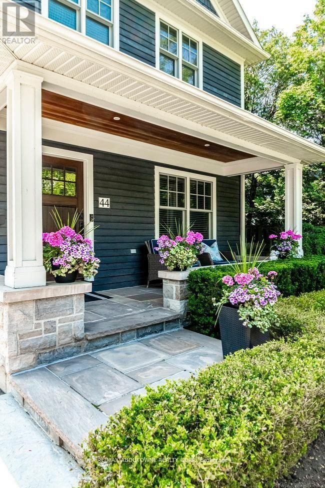 












44 HEAD STREET

,
Oakville (CO Central),




Ontario
L6K1L5

