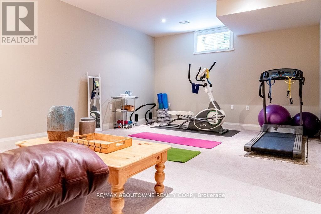 












44 HEAD STREET

,
Oakville (CO Central),




Ontario
L6K1L5

