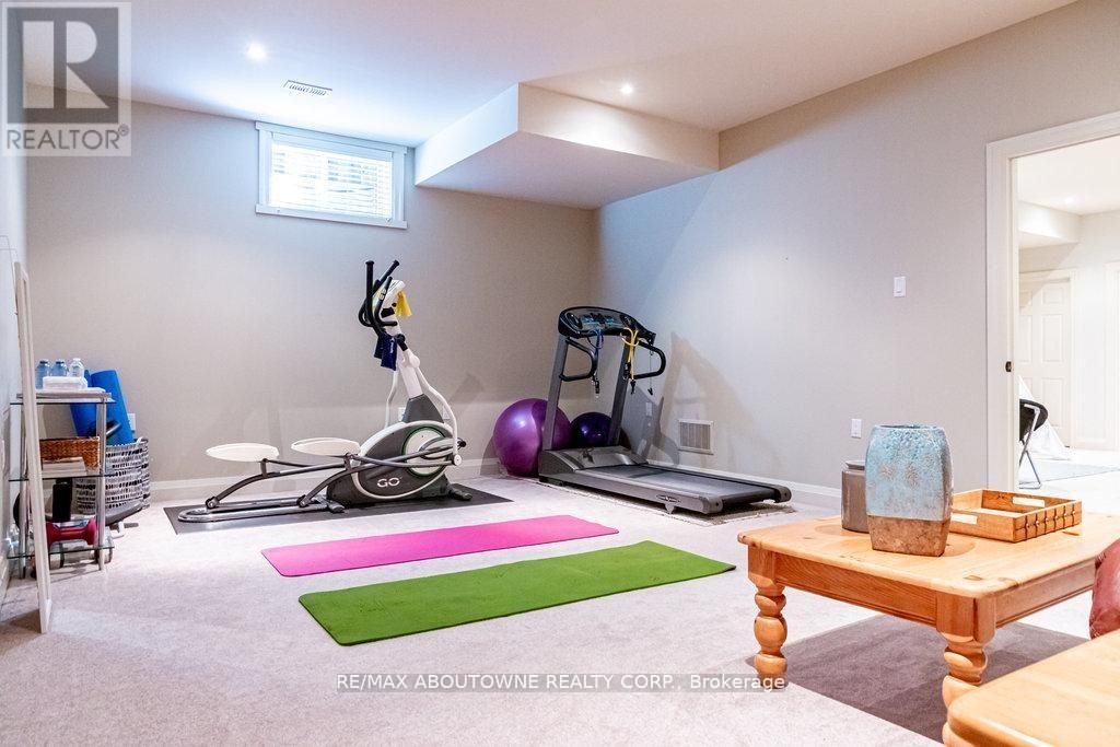 












44 HEAD STREET

,
Oakville (CO Central),




Ontario
L6K1L5

