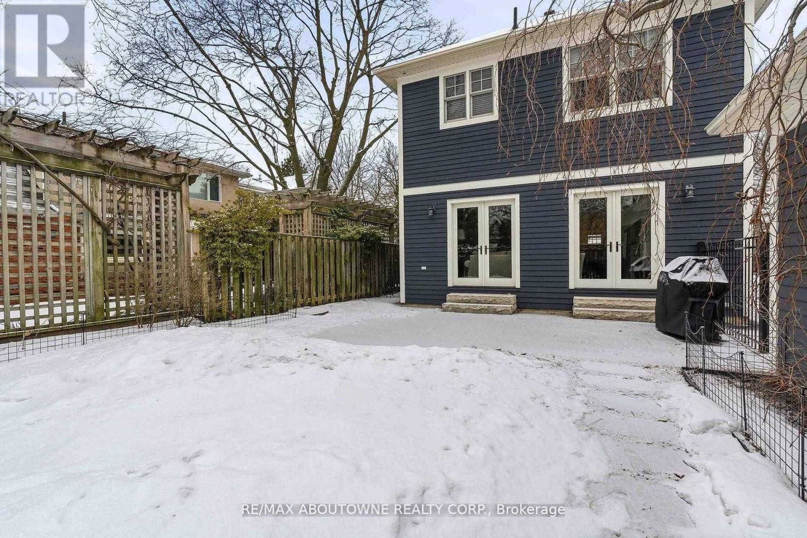












44 HEAD STREET

,
Oakville (CO Central),




Ontario
L6K1L5

