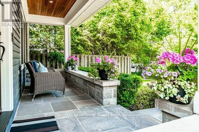 












44 HEAD STREET

,
Oakville (CO Central),




Ontario
L6K1L5

