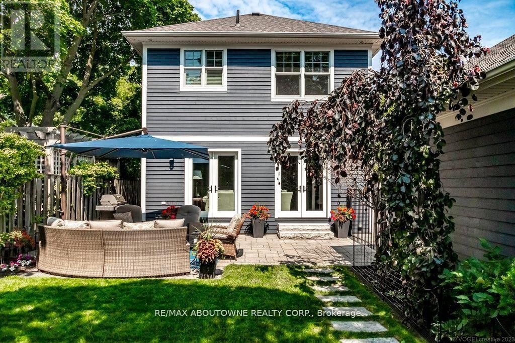 












44 HEAD STREET

,
Oakville (CO Central),




Ontario
L6K1L5

