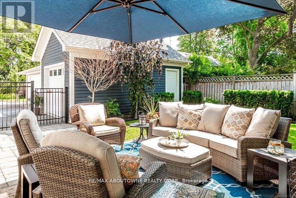 












44 HEAD STREET

,
Oakville (CO Central),




Ontario
L6K1L5

