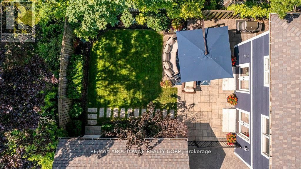 












44 HEAD STREET

,
Oakville (CO Central),




Ontario
L6K1L5

