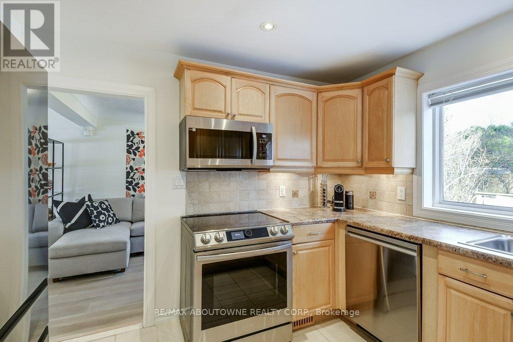 












2180 CAROLINE STREET

,
Burlington (Brant),




Ontario
L7R1M3

