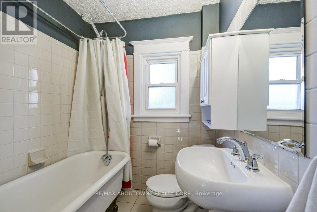 












2180 CAROLINE STREET

,
Burlington (Brant),




Ontario
L7R1M3

