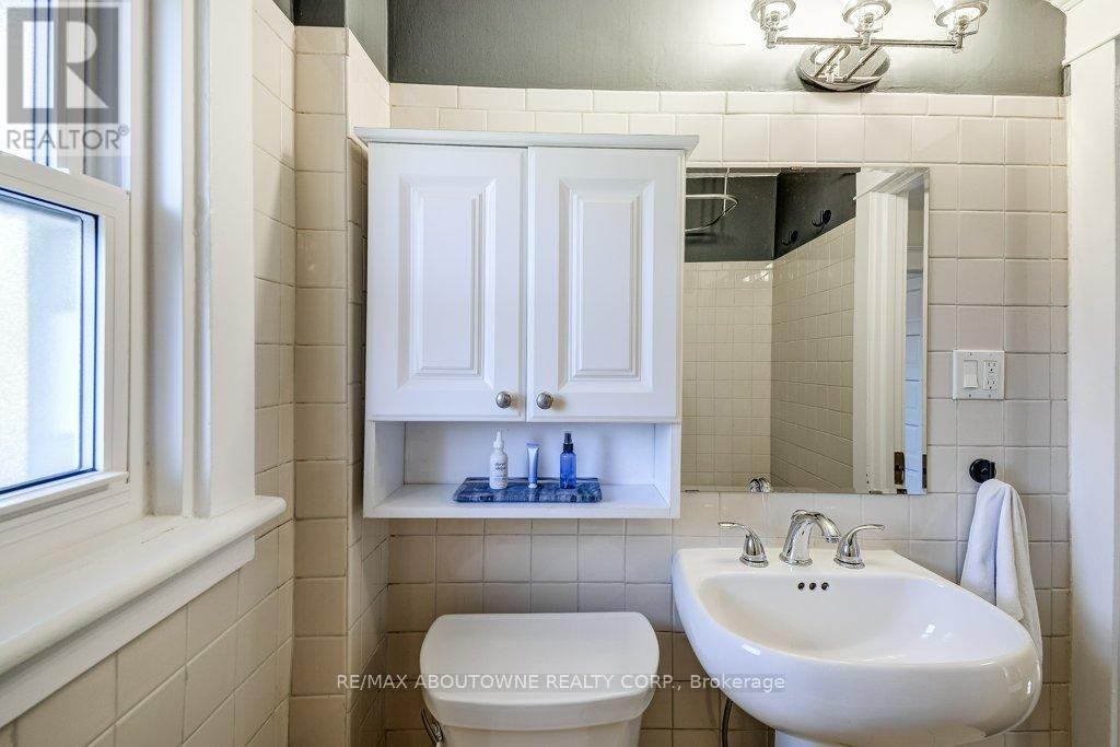 












2180 CAROLINE STREET

,
Burlington (Brant),




Ontario
L7R1M3

