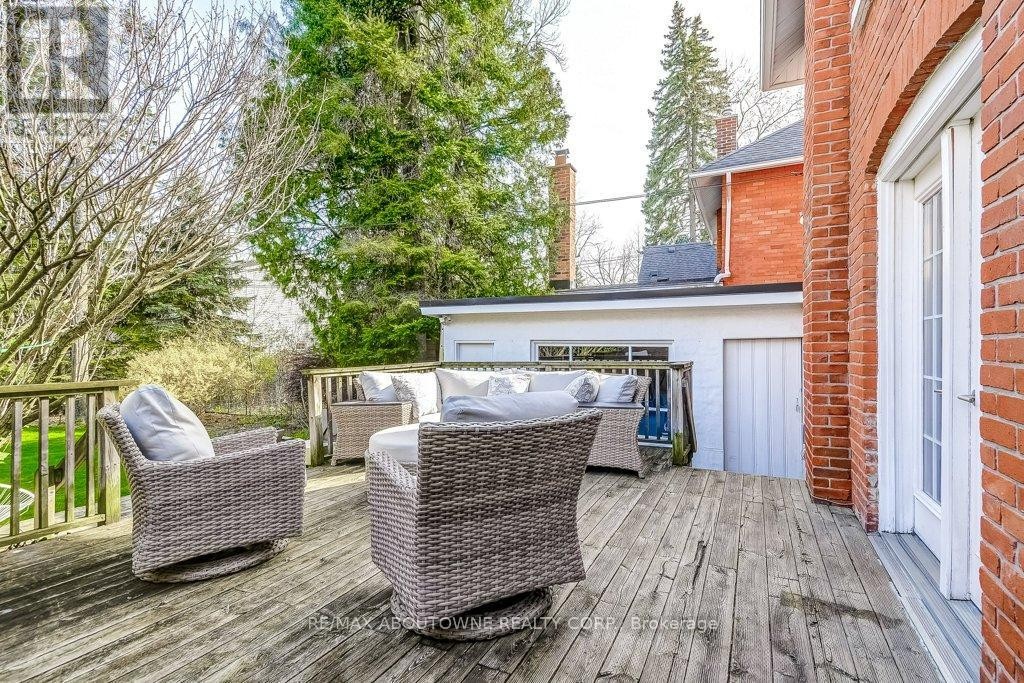 












2180 CAROLINE STREET

,
Burlington (Brant),




Ontario
L7R1M3

