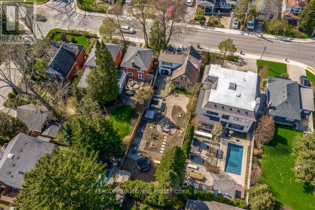 












2180 CAROLINE STREET

,
Burlington (Brant),




Ontario
L7R1M3

