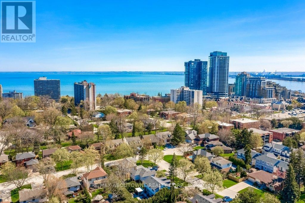 












2180 CAROLINE STREET

,
Burlington (Brant),




Ontario
L7R1M3

